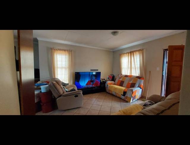 2 BEDROOM HOUSE FOR SALE IN THE ORCHARDS